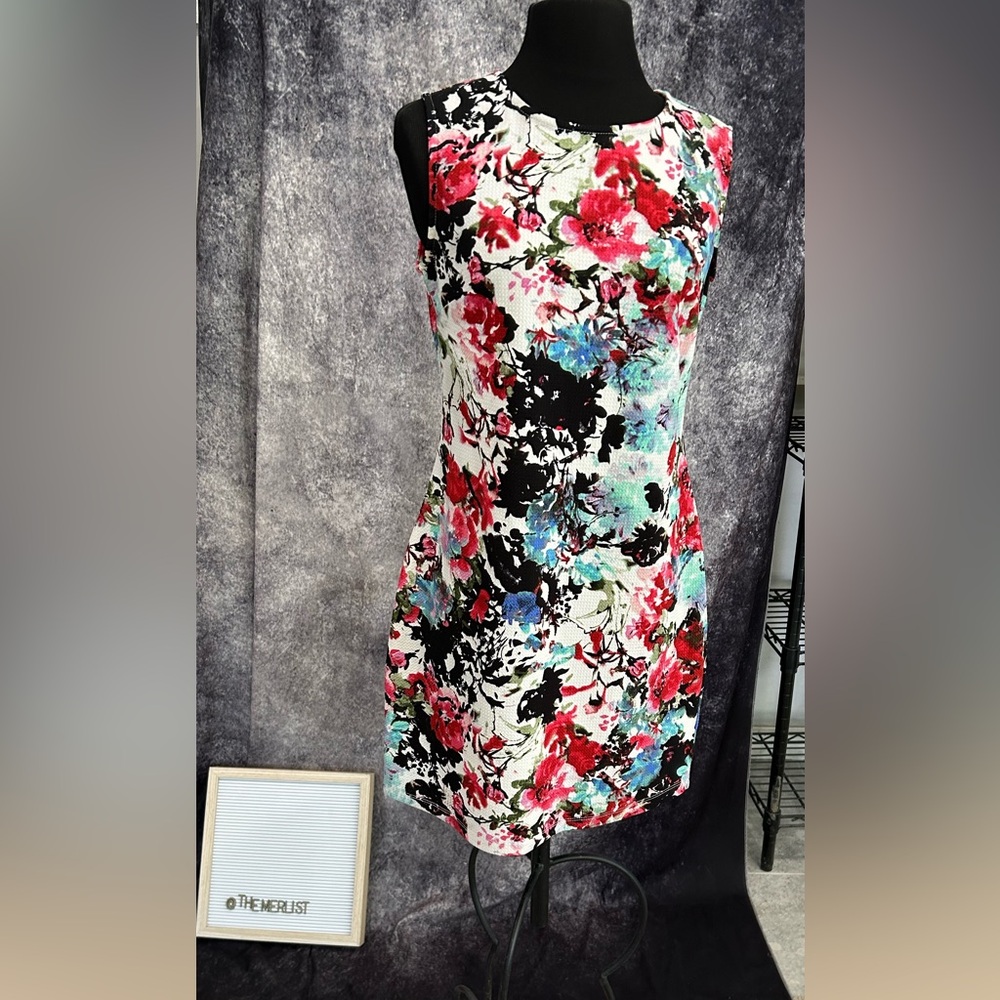 Fifth & Park size Small‎ floral sleeveless shift dress